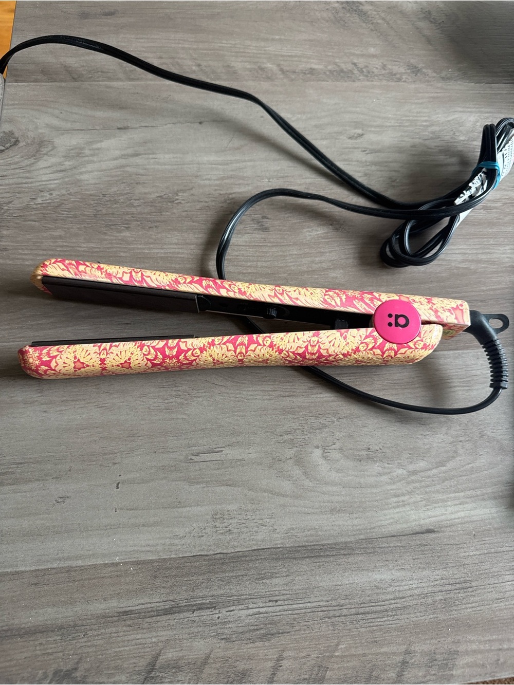 amika straightener